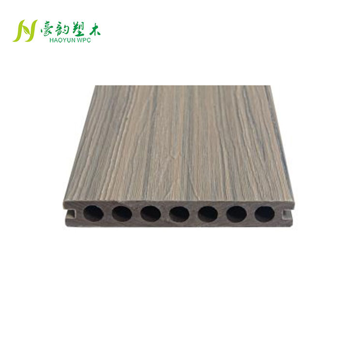 Cad é an decking comhshuímh?